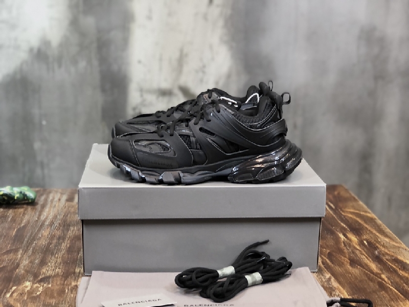 Replica Balenciaga Sneaker Track Sneaker in Black