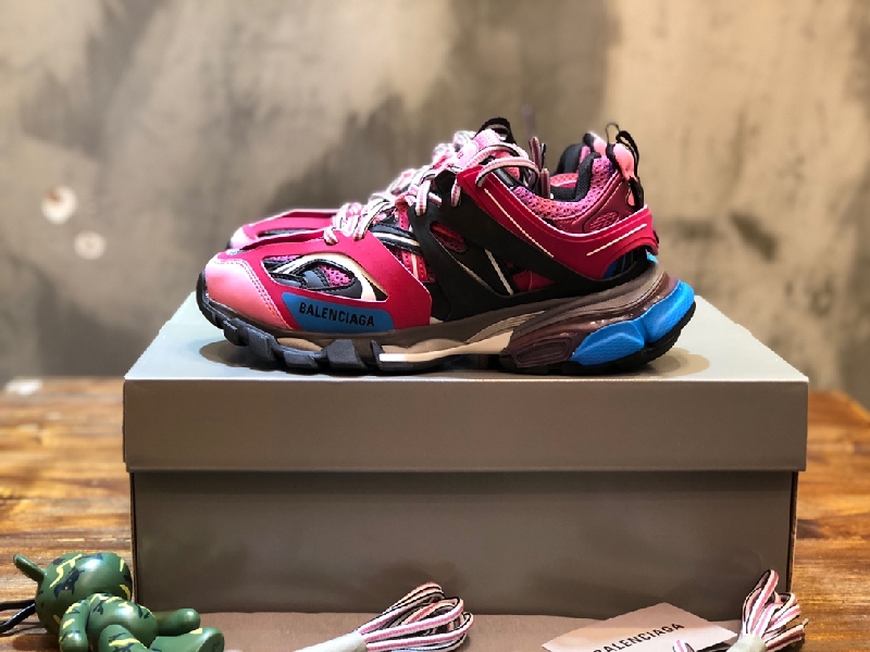 Replica Balenciaga Triple S retro Clunky Sneakers in Pink