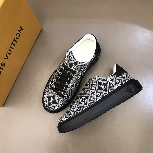 Replica Louis Vuitton Sneaker Luxembourg in Black