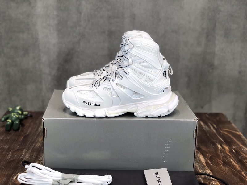 Replica Balenciaga Triple S retro Clunky Sneakers in White