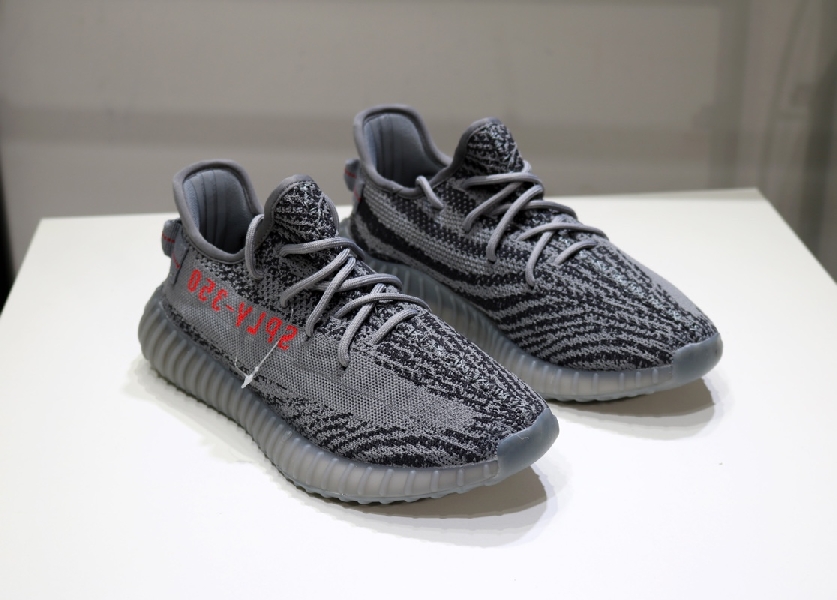 Replica Adidas Sneaker Yeezy Boost 350 V2 in Black