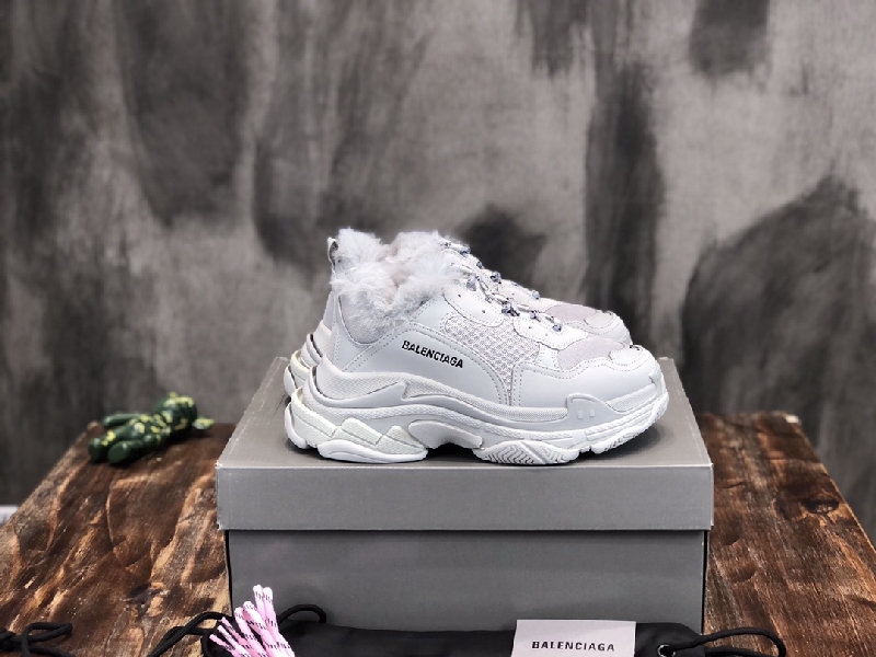 Replica Balenciaga Triple S retro Clunky Sneakers in White