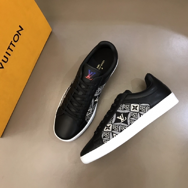 Replica Louis Vuitton Sneaker Luxembourg in Black