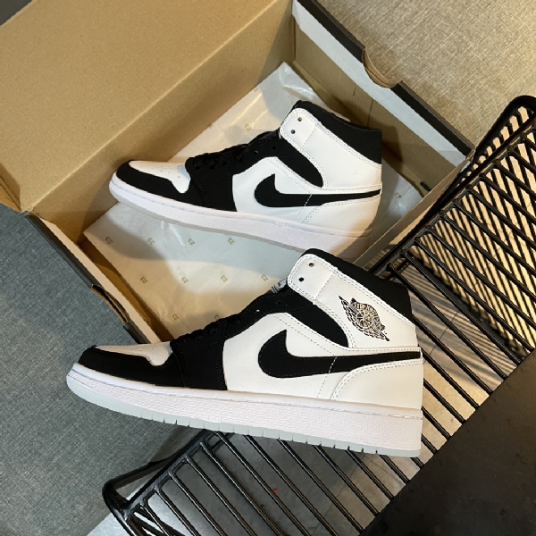 Replica Nike Sneaker Air Jordan1 in White with Black