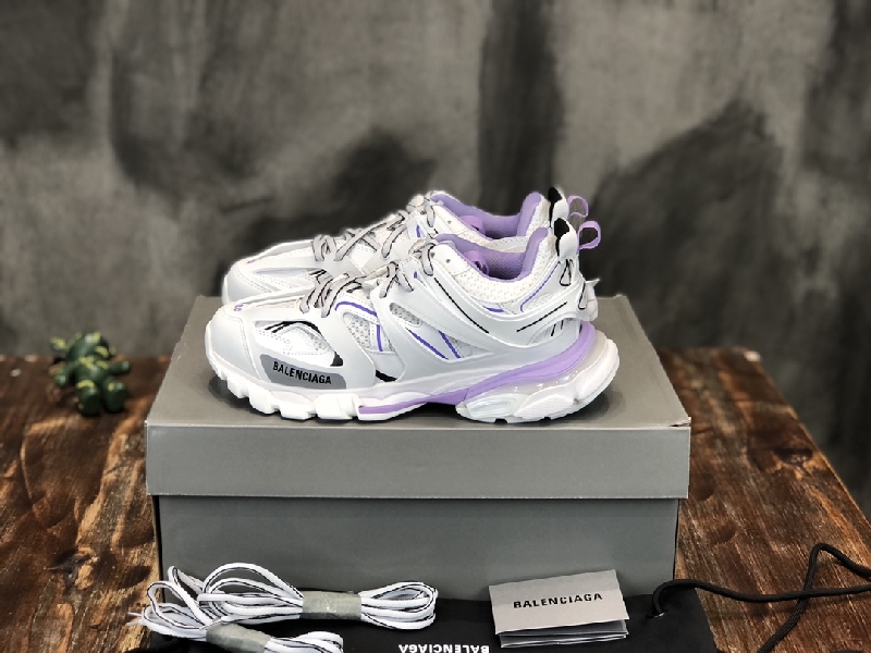 Replica Balenciaga Triple S retro Clunky Sneakers in White