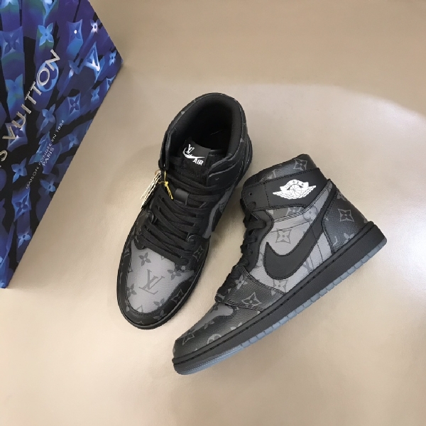 Replica Louis Vuitton Sneaker x Nike in Black