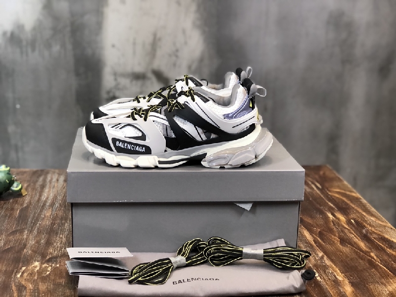 Replica Balenciaga Triple S retro Clunky Sneakers in White