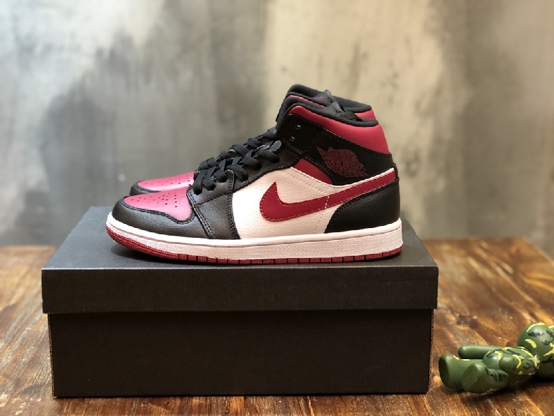 Replica NIKE Air Jordan 1 Middle sneaker