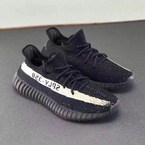 Replica Adidas Sneaker Yeezy Boost 350 V2 in Black