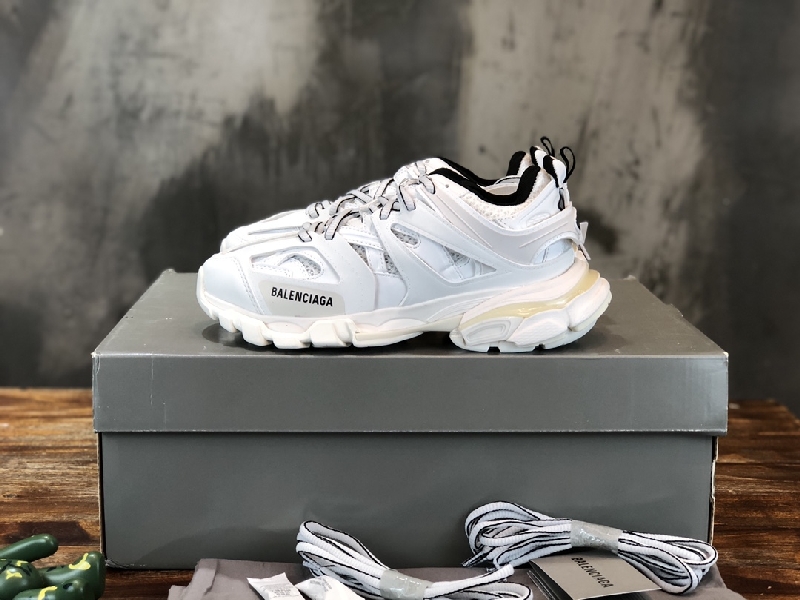 Replica Balenciaga Triple S retro Clunky Sneakers in White