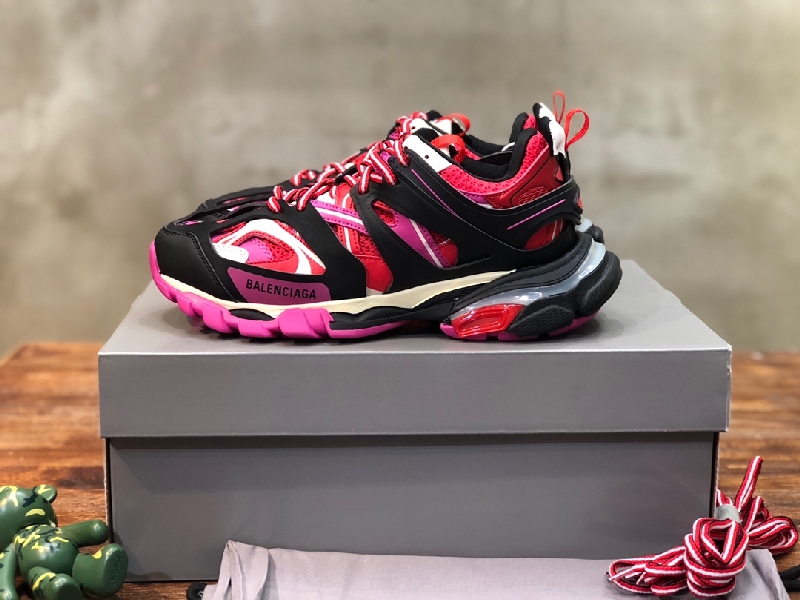 Replica Balenciaga Triple S retro Clunky Sneakers in Pink