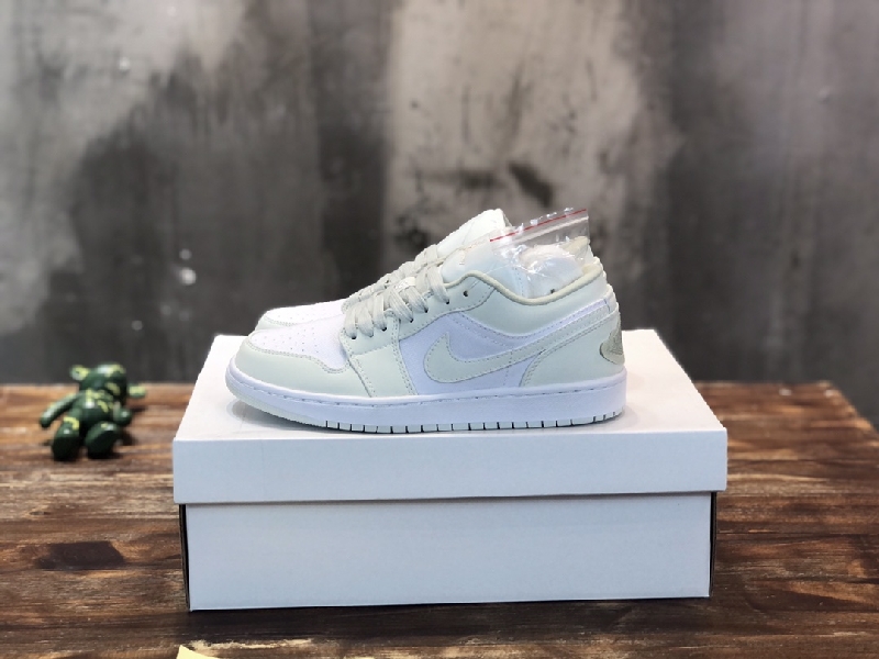 Replica NIKE Air Jordan 1 Low Sneaker