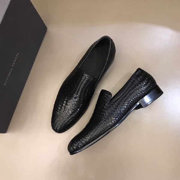 Replica Bottega Veneta Lofer in Black Leather