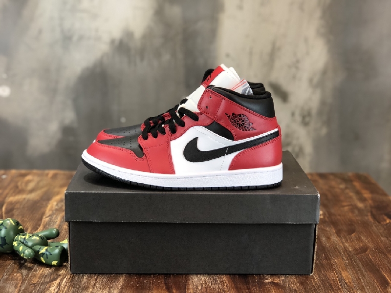 Replica Nike Sneaker Air Jordan1 in Red with White