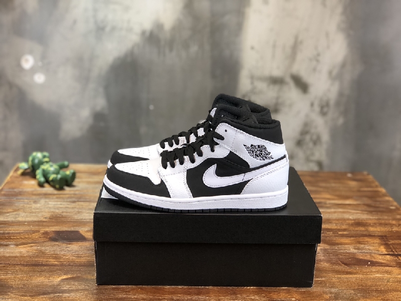 Replica Nike Air Jordan 1 Mid Sneaker