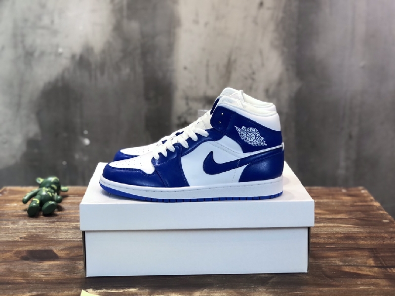 Replica Nike Air Jordan 1 Mid Sneaker