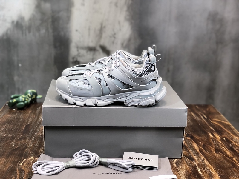 Replica Balenciaga Triple S retro Clunky Sneakers in White