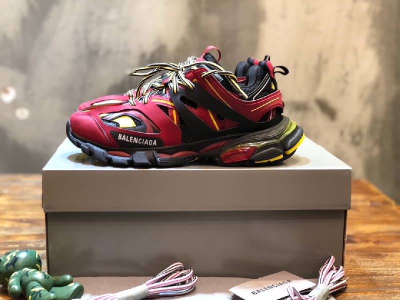 Replica Balenciaga Triple S retro Clunky Sneakers in Pink