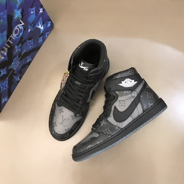 Replica Louis Vuitton Sneaker x Nike in Black