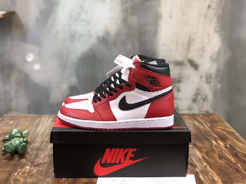 Replica Nike Sneaker Air Jordan1 in Red