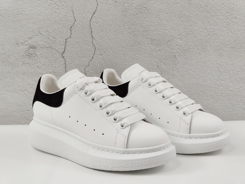 Replica Alexander McQueen Oversized Sneaker Suede Sole