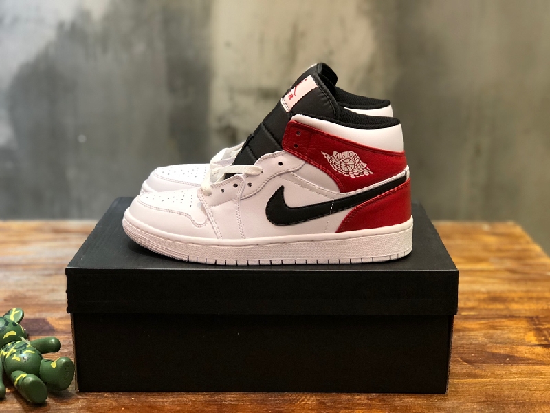 Replica Nike Sneaker Air Jordan1 in White with Red