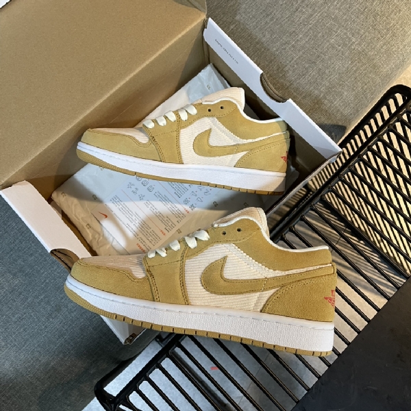 Replica Nike Sneaker Air Jordan1 in Yellow