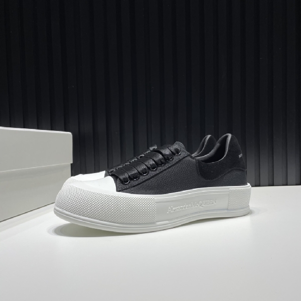 Replica Alexander McQueen Sneaker Deck Plimsoll in Black