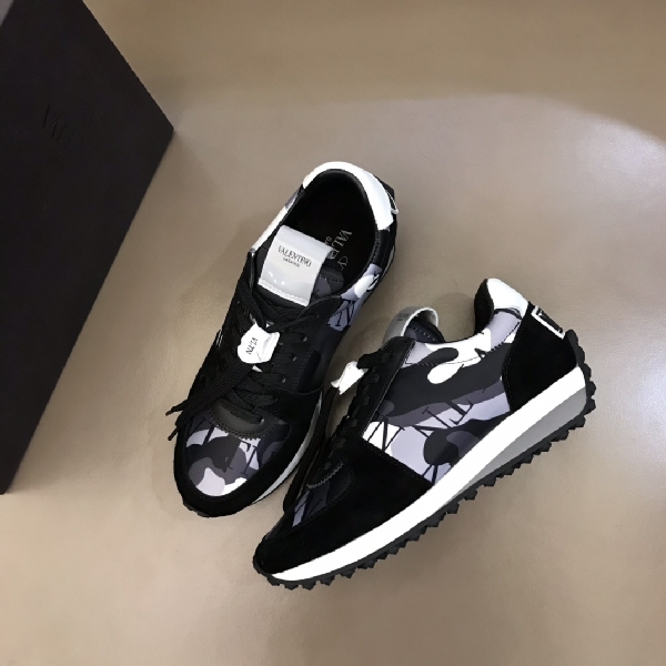 Replica Valentino Sneaker Roller in Black