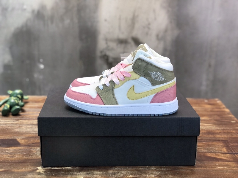 Replica Nike Air Jordan 1 Mid Sneaker