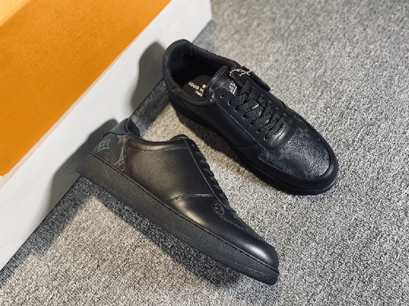 Replica Louis Vuitton Sneaker Rivoli in Black