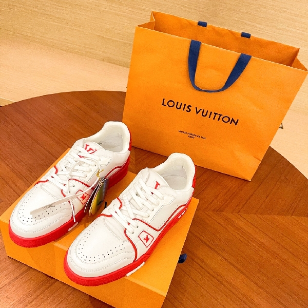 Replica Louis Vuitton Sneaker Trainer in Red sole