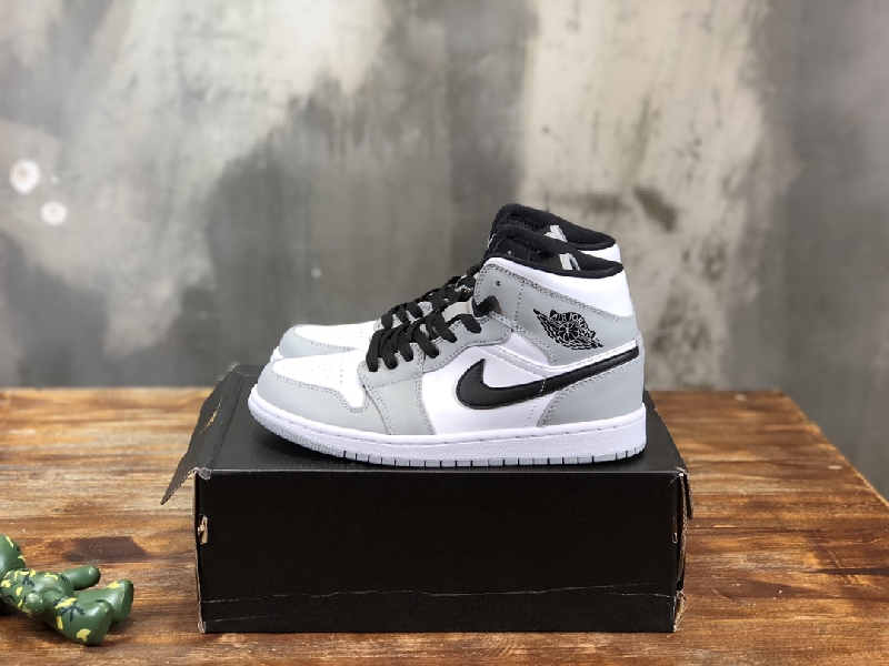 Replica Air Jordan 1 Mid Light Smoke Grey Sneaker