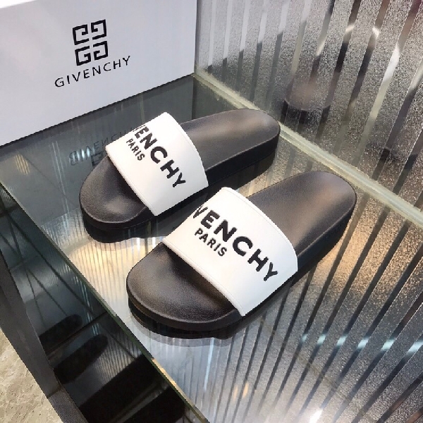 Replica Givenchy slipper in White