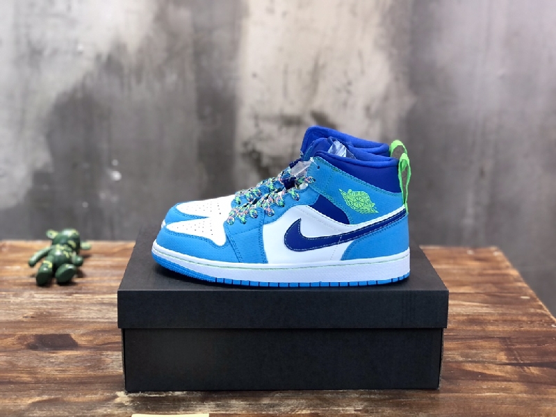 Replica Nike Air Jordan 1 Mid Sneaker