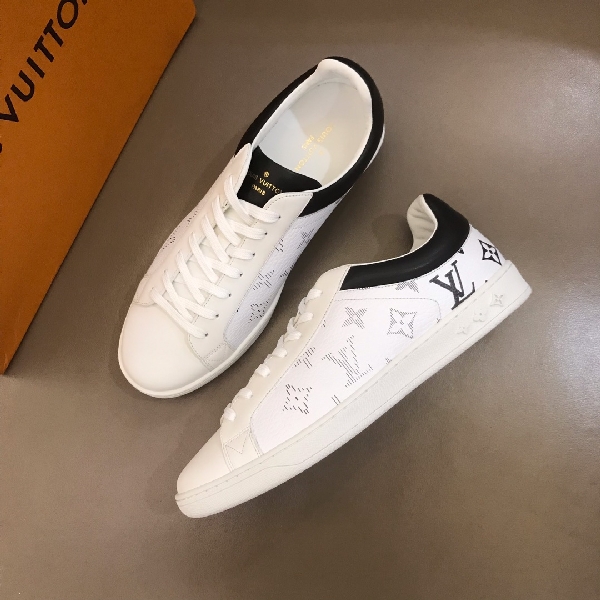 Replica Louis Vuitton Sneaker Luxembourg in Black