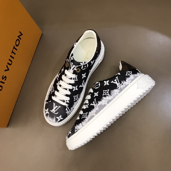 Replica Louis Vuitton Sneaker Luxembourg in Black