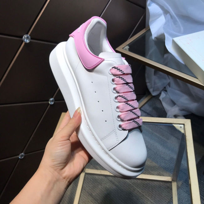 Alexander McQueen Womens Mens Shoes Fashion Sneakers Unisex Design Luxury Brand Oversized Sneaker with Box Whatapp