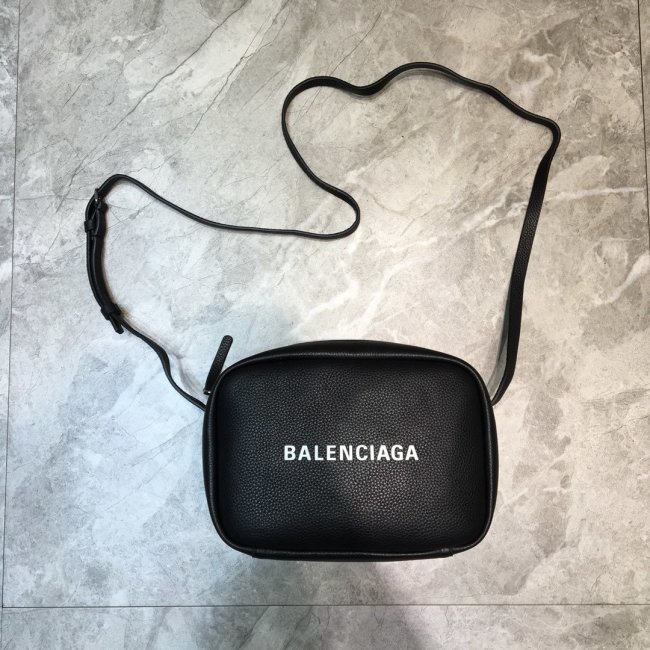 Balenciag Womens Bags Everyday Camera Bag Whatapp