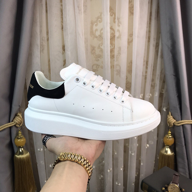 Alexander McQueen Womens Mens Shoes Fashion Sneakers Unisex Design Luxury Brand Oversized Sneaker with Box Whatapp