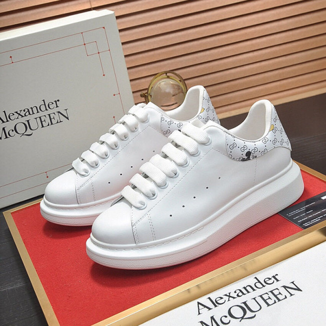 Alexander McQueen Womens Mens Shoes Fashion Sneakers Unisex Design Luxury Brand Oversized Sneaker with Box Whatapp