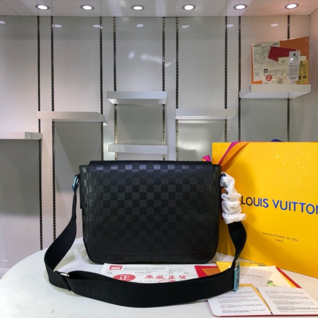 Louis Vuitton Mens Bag Crossbody Bag Whatapp