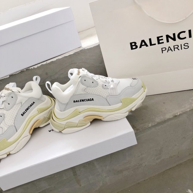 Balenciaga Mens Shoes Triple S Sneaker Whatapp