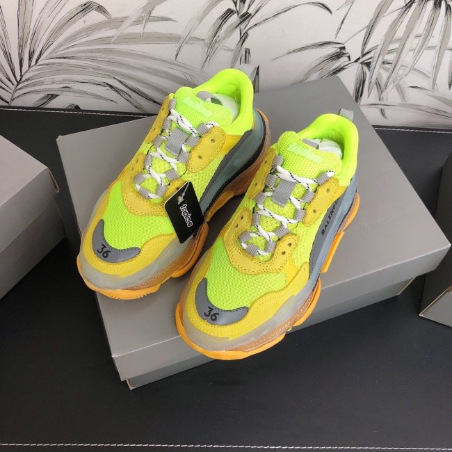 Balenciaga Mens Shoes Triple S Sneaker Whatapp