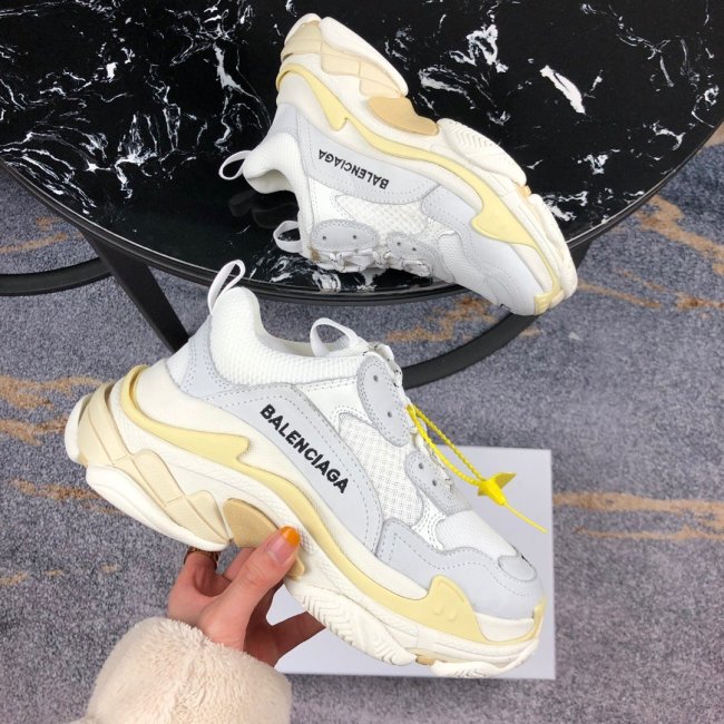 Balenciaga Mens Shoes Triple S Sneaker Whatapp