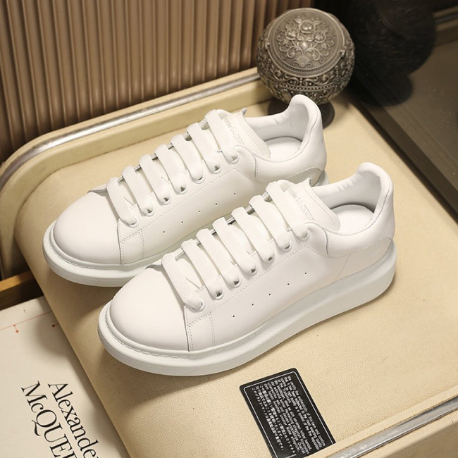 Alexander McQueen Womens Mens Shoes Fashion Sneakers Unisex Design Luxury Brand Oversized Sneaker with Box Whatapp