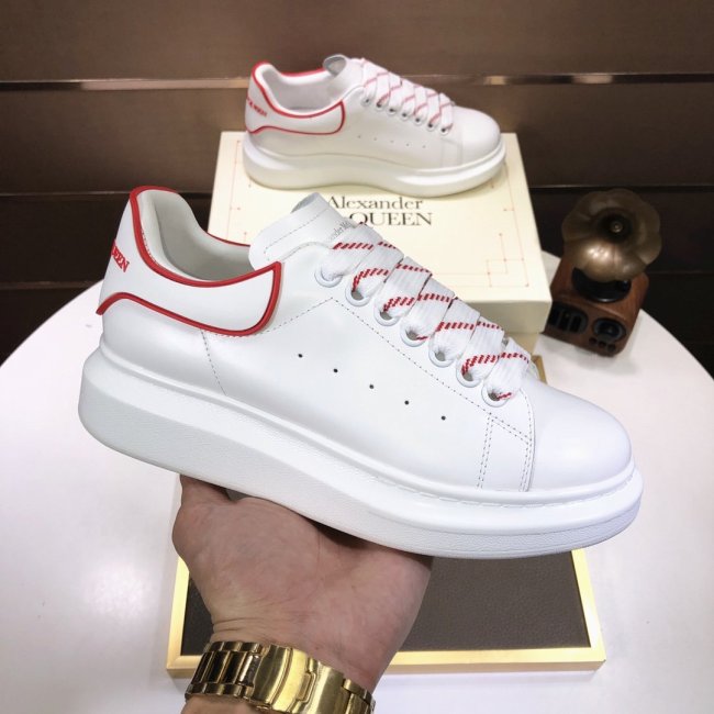 Alexander McQueen Womens Mens Shoes Fashion Sneakers Unisex Design Luxury Brand Oversized Sneaker with Box Whatapp