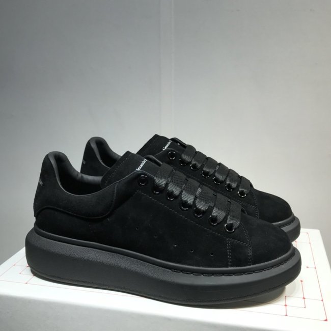 Alexander McQueen Men Shoes Fashion Design Luxury Brand Oversized Sneaker 553761WHV671000 Whatapp