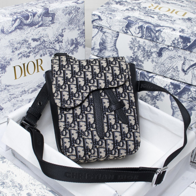 Dior Mens Bags Crossbody Bags SADDLE POUCH Beige and Black Dior Oblique Jacquard Whatapp