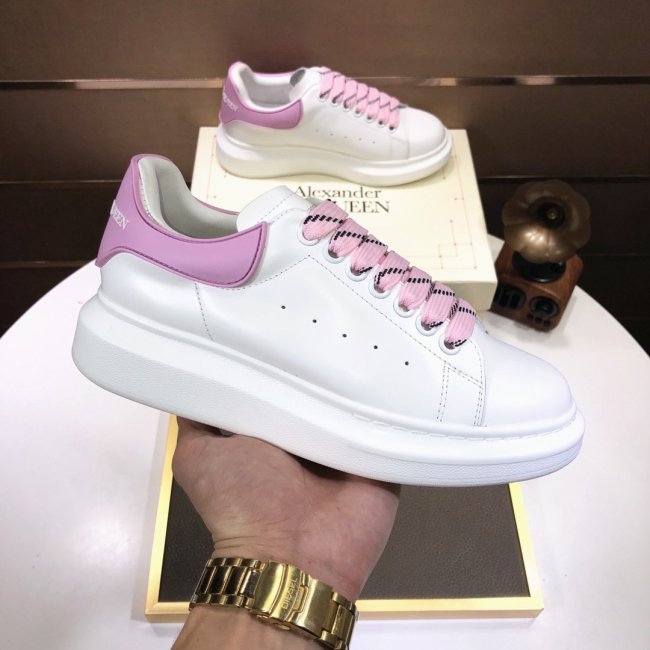 Alexander McQueen Womens Mens Shoes Fashion Sneakers Unisex Design Luxury Brand Oversized Sneaker with Box Whatapp